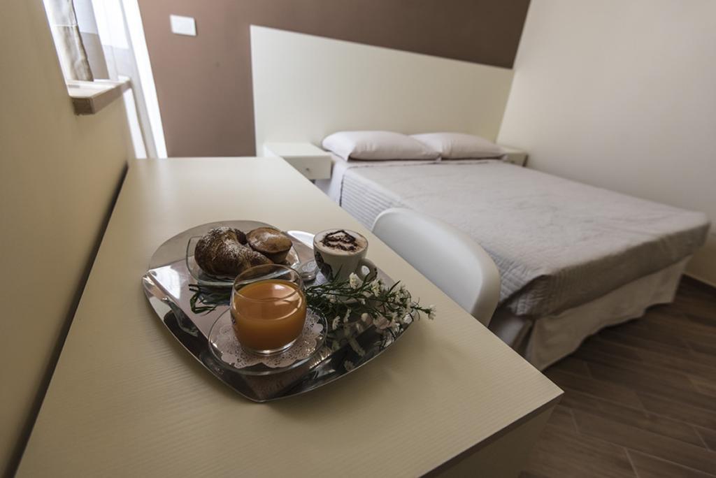 Golden House Hotel Mesagne Room photo